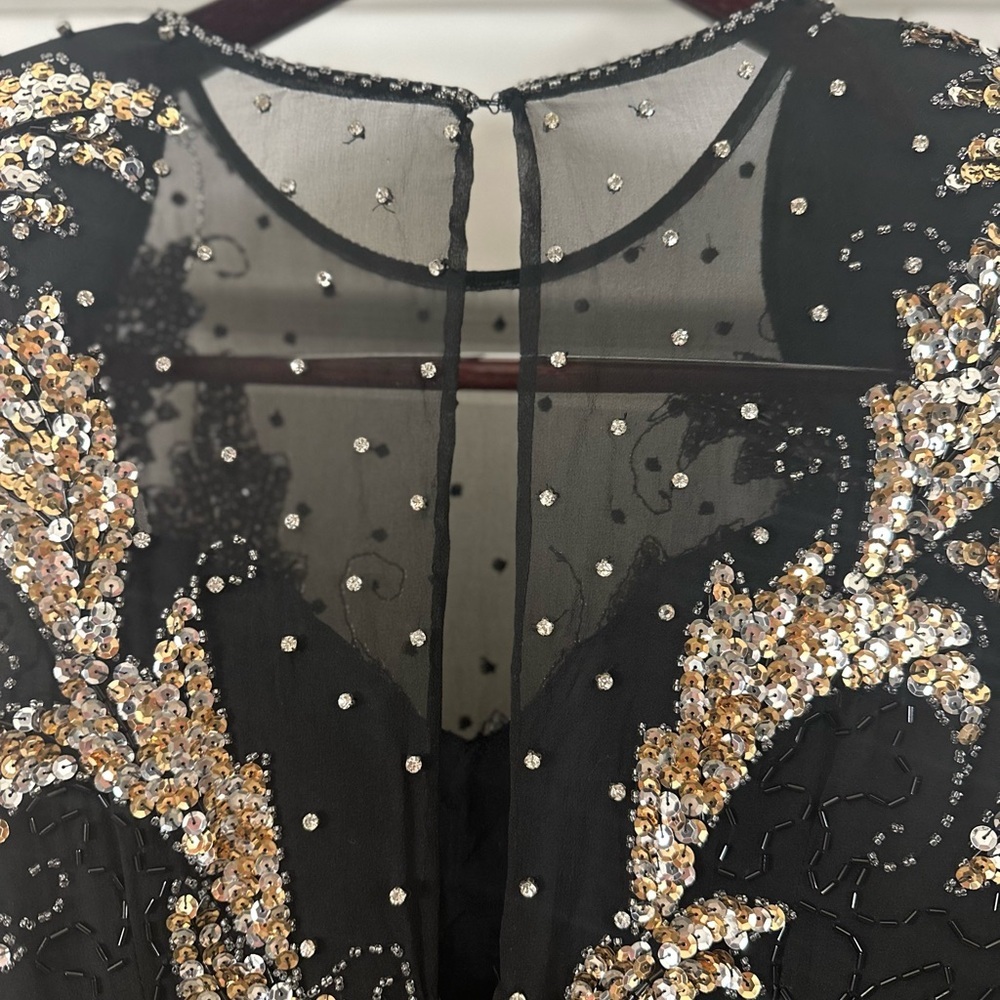 Elegant Black and Gold Sequin Dress - Picture 5 of 13